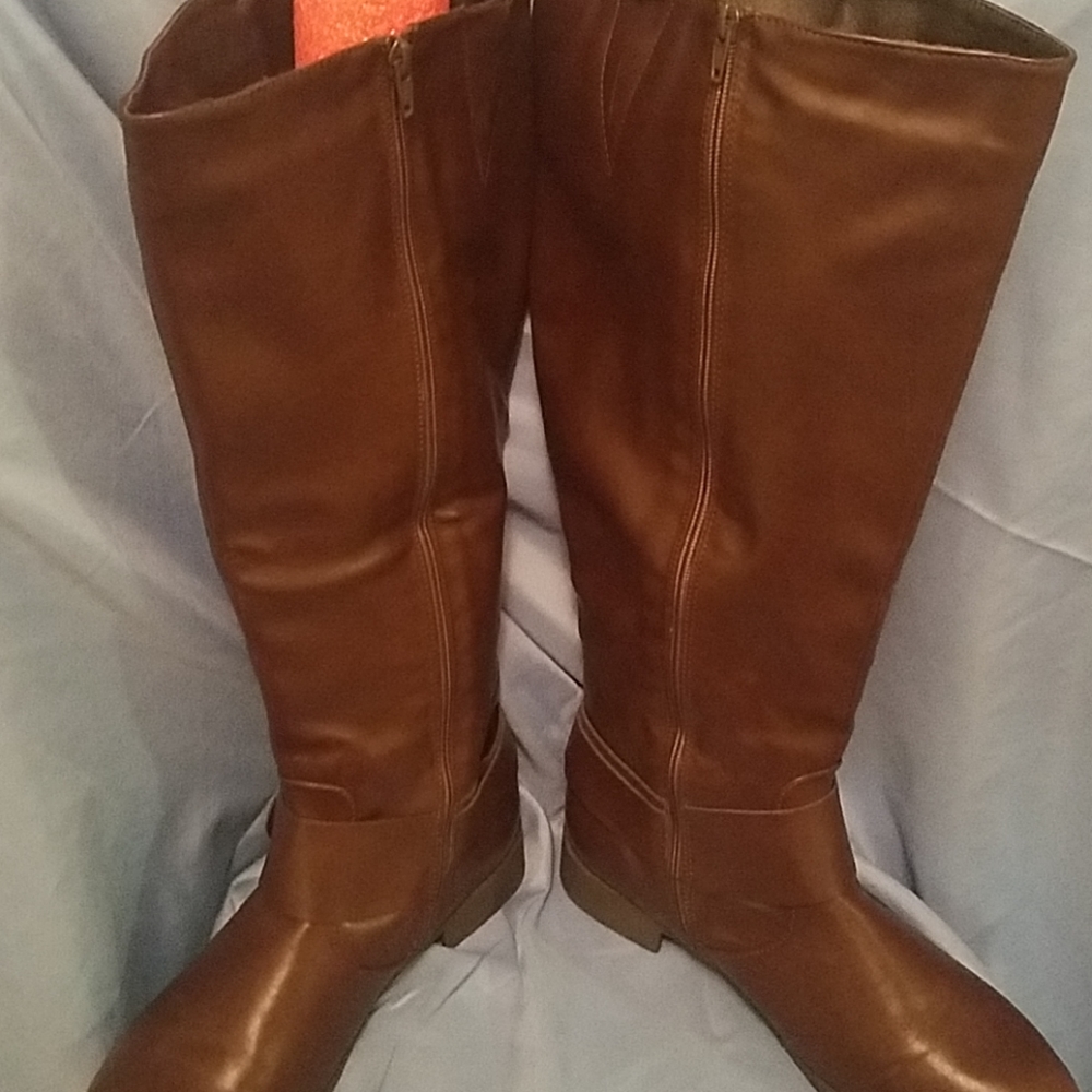 Tall boots!! - Picture 5 of 8
